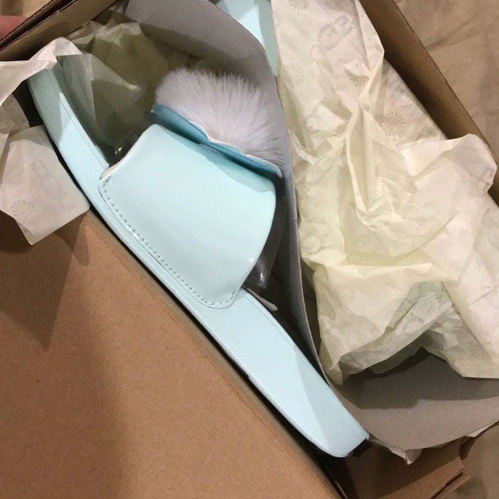 Ugg slide size 6